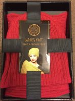 Red Ladies Knit Hat & Scarf Set Acrylic Box - BỘ NÓN & KHĂN QUÀNG CỔ